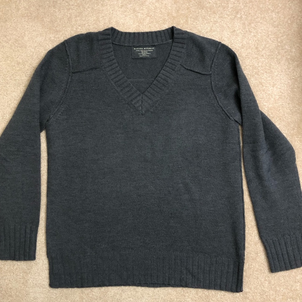 Banana Republic - Women’s Gray V-Neck Soft Sweater